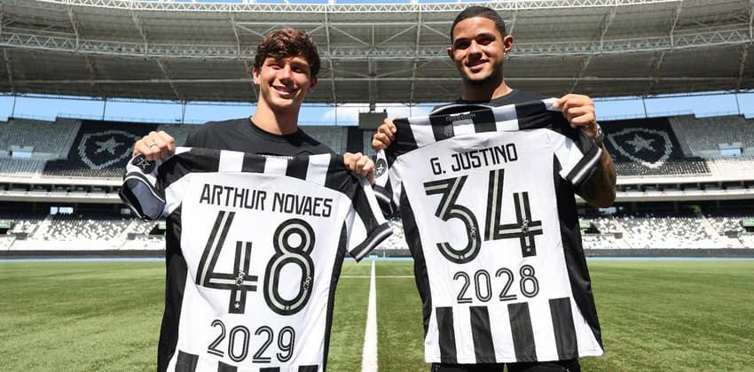 Arthur Novaes e Justino pelo Botafogo (Foto: Vítor Silva/BFR)