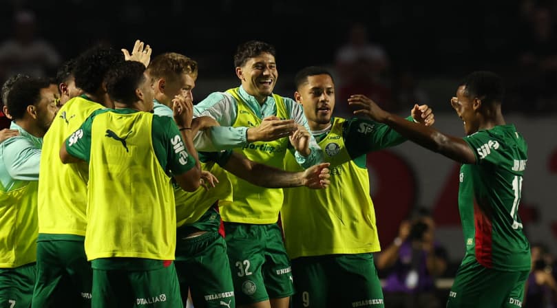 Jogadores do Palmeiras celebram gol