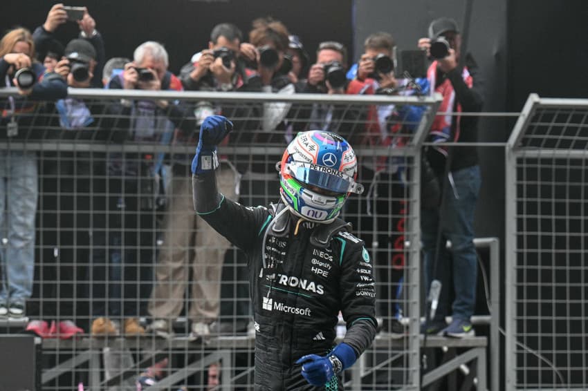 Kimi Antonelli comemora vitória no GP da China na F1 2026 (Foto: HECTOR RETAMAL / AFP)