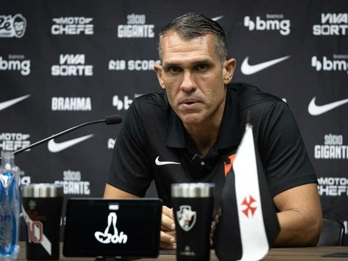 Bruno Lazaroni em coletiva após eliminação do Vasco para o Fluminense no Campeonato Carioca (Foto: Matheus Lima/Vasco)