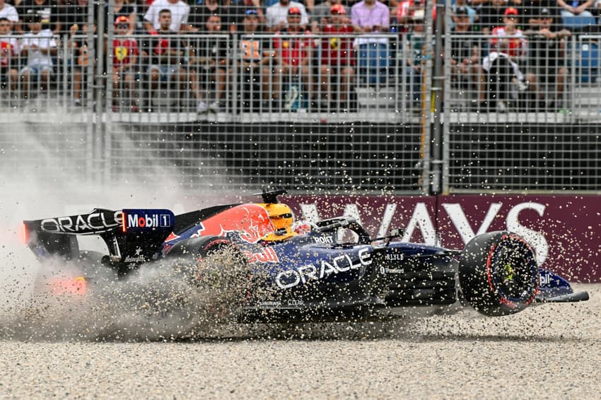 Max Verstappen sofre acidente e abandona classificação no GP da Austrália pela F1 2026 (Foto: Paul Crock / AFP)