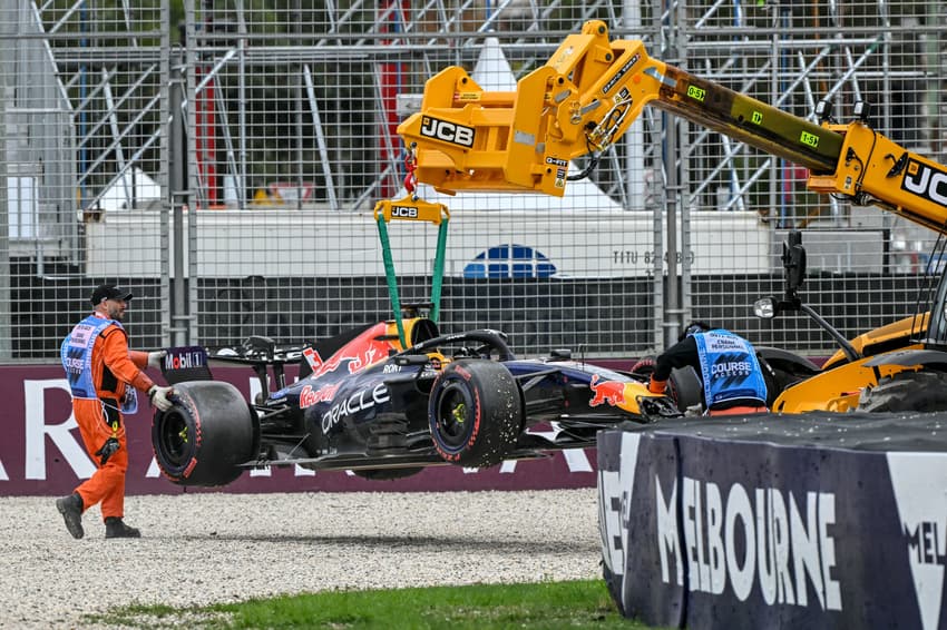 Max Verstappen sofre acidente e abandona classificação no GP da Austrália pela F1 2026 (Foto: Paul Crock / AFP)