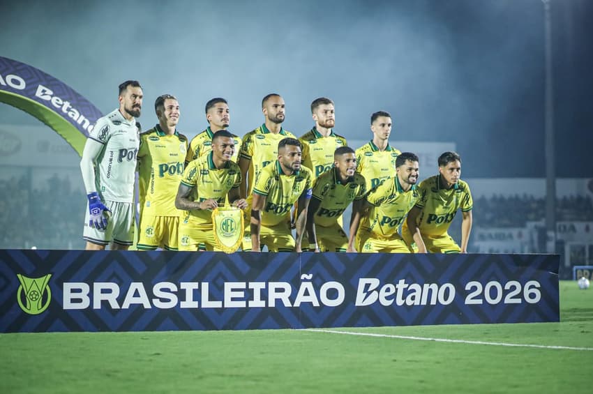 Jogadores do Mirassol antes de partida contra o Santos, pela 5ª rodada do Brasileirão, no estádio Maião (Foto: Andrey Queiroz/Gazeta Press)