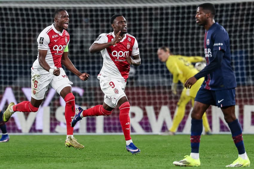 Folarin Balogun (#9) comemora terceiro gol do Monaco contra o PSG, no Parc des Princes, pela Ligue 1 (Foto: Franck Fife/AFP)