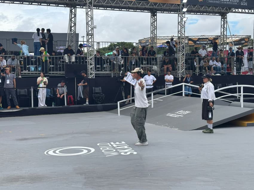 Aquecimento interrompido (Foto: Beatriz Pinheiro / Lance!)