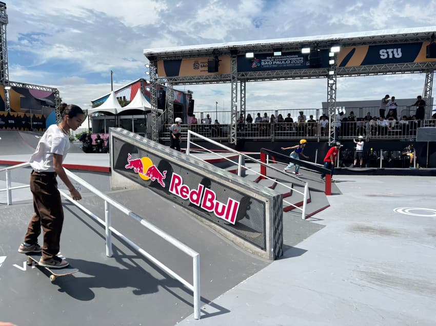 Rayssa Leal no aquecimento para semifinal do Mundial de SKate (Foto: Beatriz Pinheiro/ Lance!)
