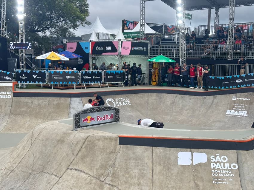 Mundial de Skate é castigado pela chuva em São Paulo (Foto: Beatriz Pinheiro/ Lance!)