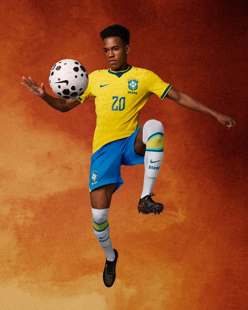 Estevão participa do ensaio fotográfico da nova camisa amarela da Seleção. (Foto: Divulgação/ Nike)