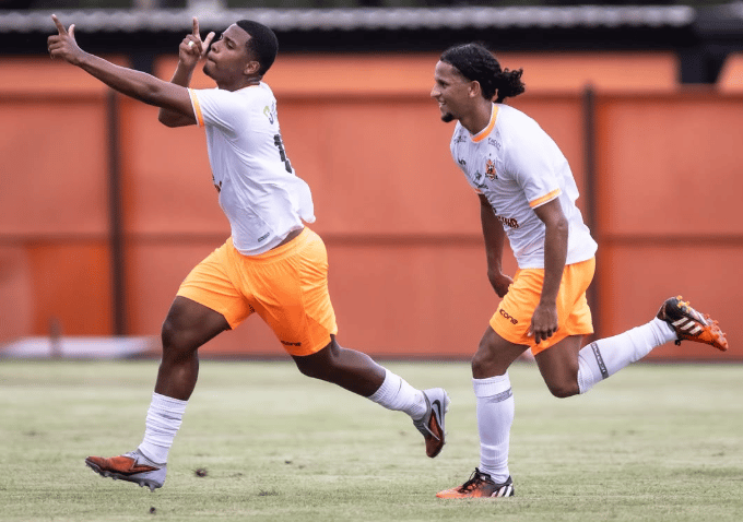 O Nova Iguaçu evitou o rebaixamento do Campeonato Carioca (Foto: Reprodução/Nova Iguaçu)
