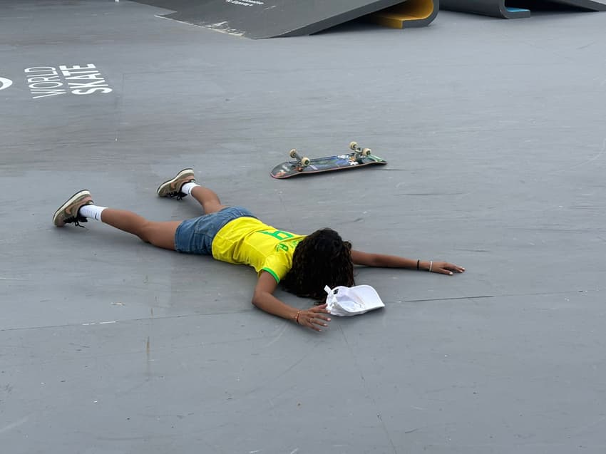 Rayssa Leal cai (Foto: Beatriz Pinheiro)