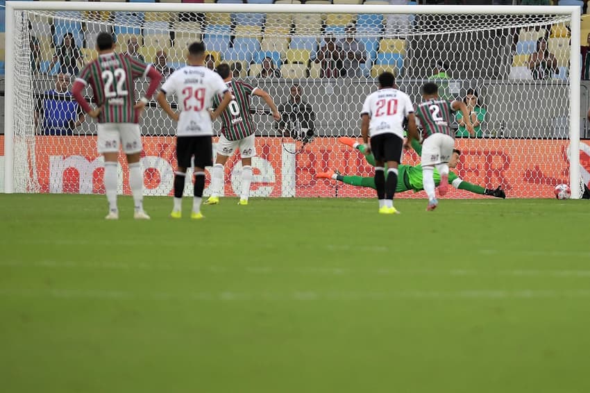 Renê perde pênalti em Fluminense x Vasco, pelo Campeonato Carioca (Foto: Dhavid Normando/Código 19/Gazeta Press)