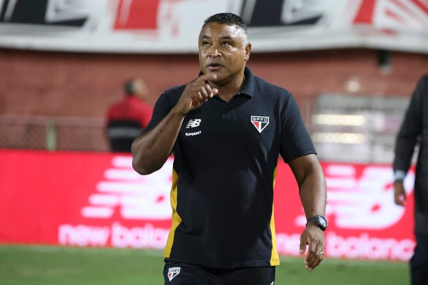 Roger Machado na estreia no São Paulo contra a Chapecoense