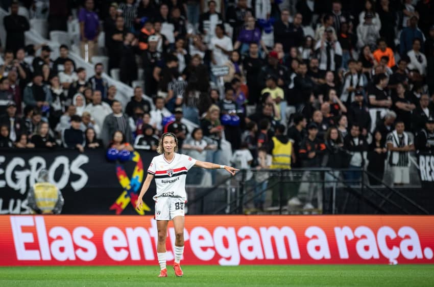 Serrana em campo pelo São Paulo. (Foto: CBF/Divulgação)