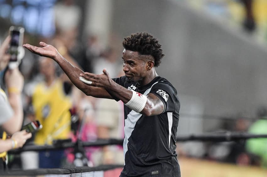 Thiago Mendes celebra gol do Vasco contra o Fluminense no Maracanã pelo Brasileirão 2026 (Foto: Thiago Ribeiro/GazetaPress)