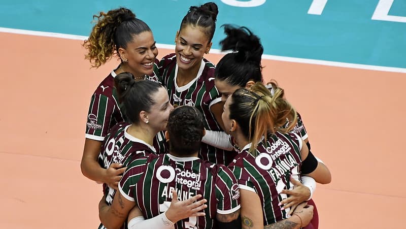 Fluminense comemora a vitória sobre o Brasília na Superliga (Foto: Fluminense/Divulgação)