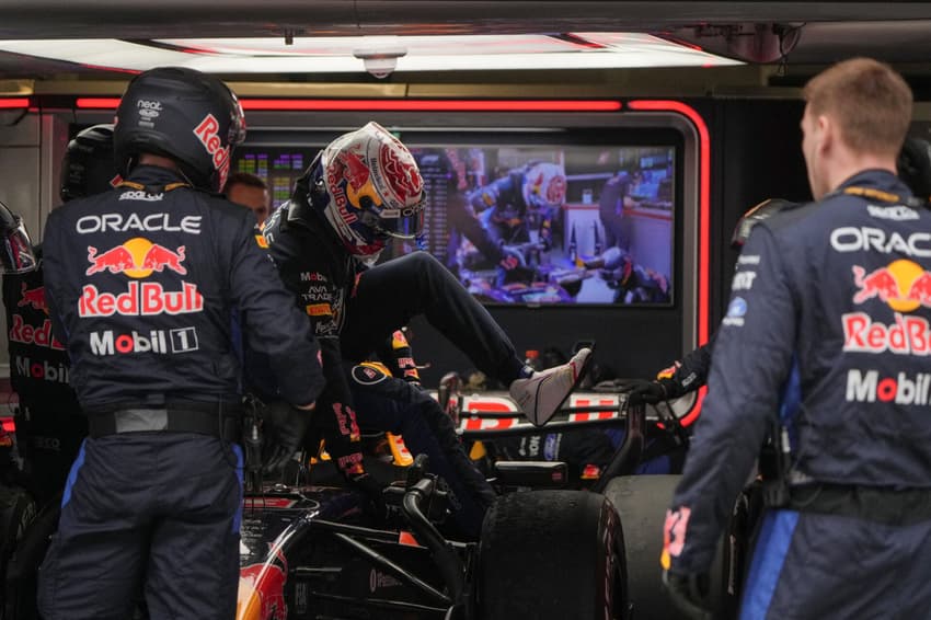 Verstappen teve problemas com o motor e abandonou corrida na China
