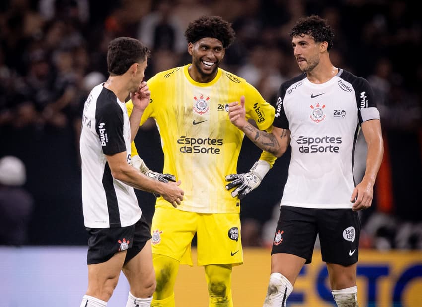 Gabriel Paulista, Hugo Souza e Gustavo Henrique, pilares da defesa do Corinthians (Foto: Rodrigo Coca/Agência Corinthians)