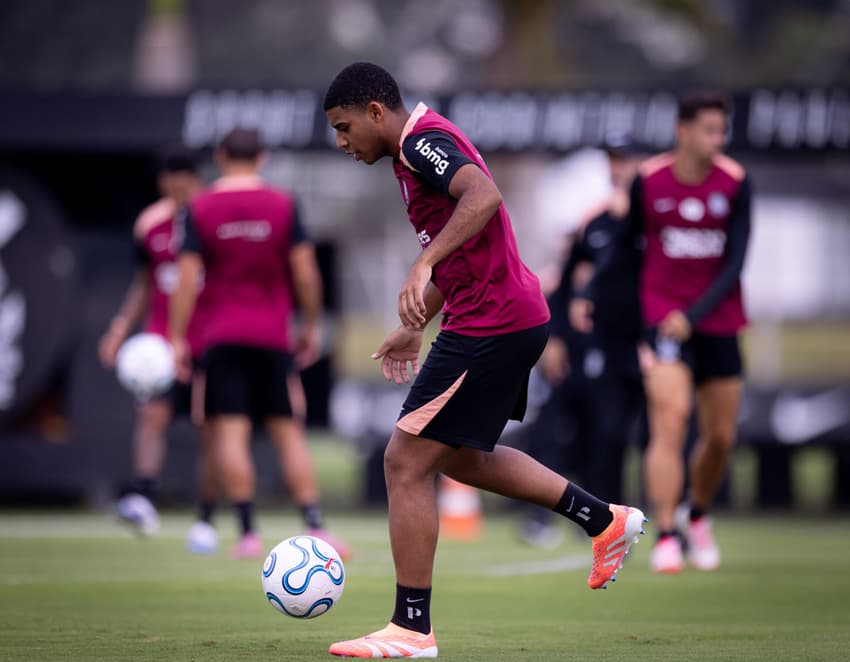 Gui Negão também está próximo de voltar aos jogos (Foto: Rodrigo Coca/Agência Corinthians)