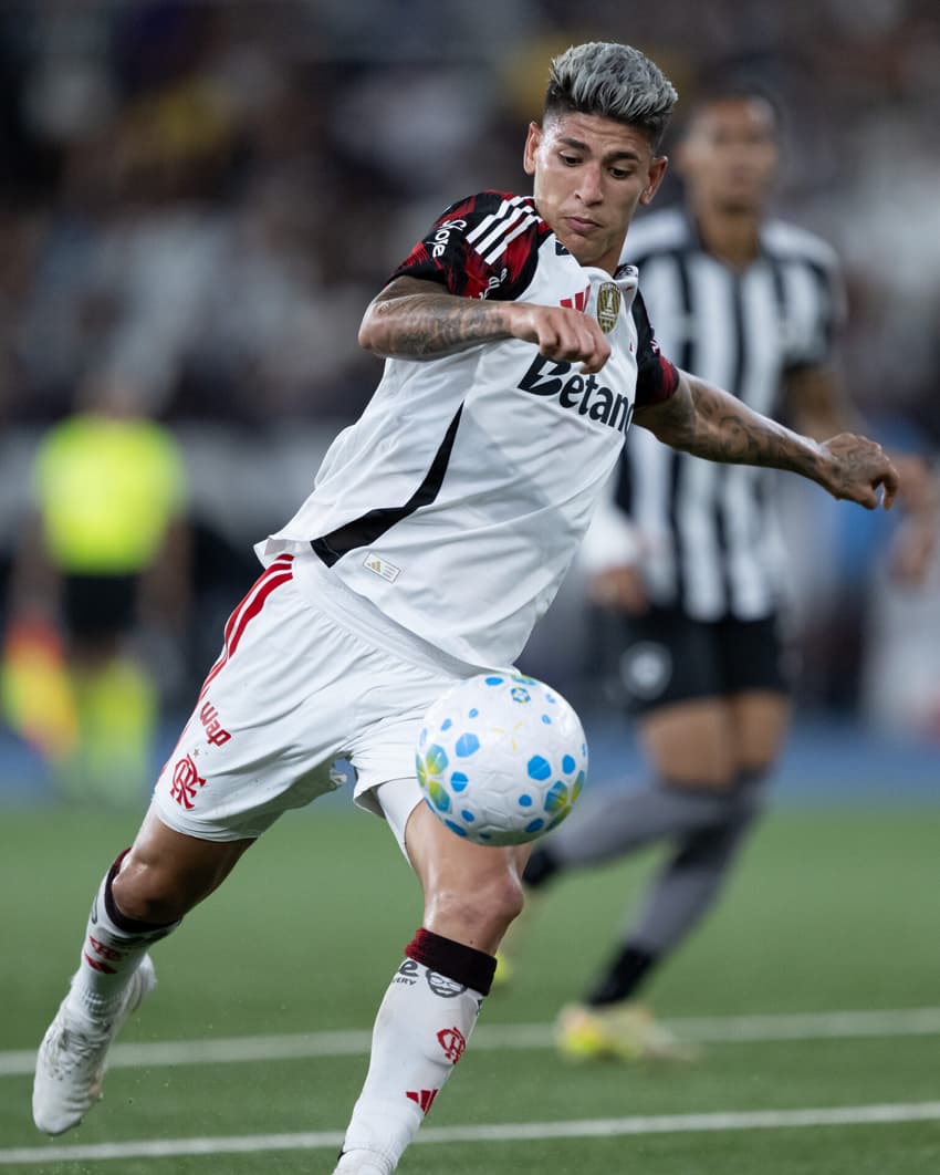 Carrascal durante a partida entre Flamengo e Botafogo (Foto: Jorge Rodrigues/AGIF/Folhapress)