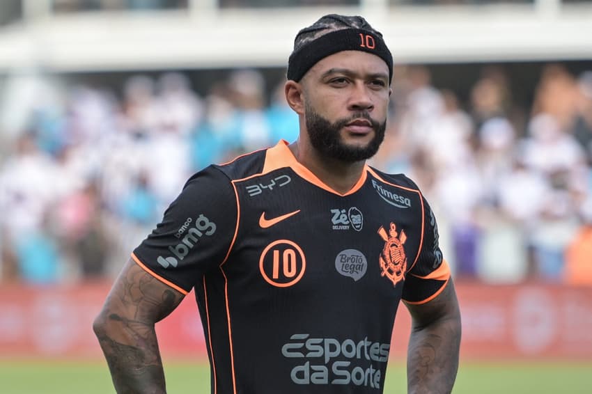 Memphis Depay se recupera de lesão (Foto: Jota Erre/AGIF/Folhapress)