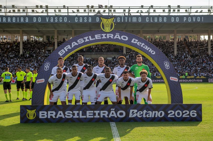 Hugo Moura e Tchê Tchê em duelo contra o Grêmio, pelo Brasileirão, quando ambos foram titulares (Foto: Marcello Dias/DiaEsportivo/Folhapress)