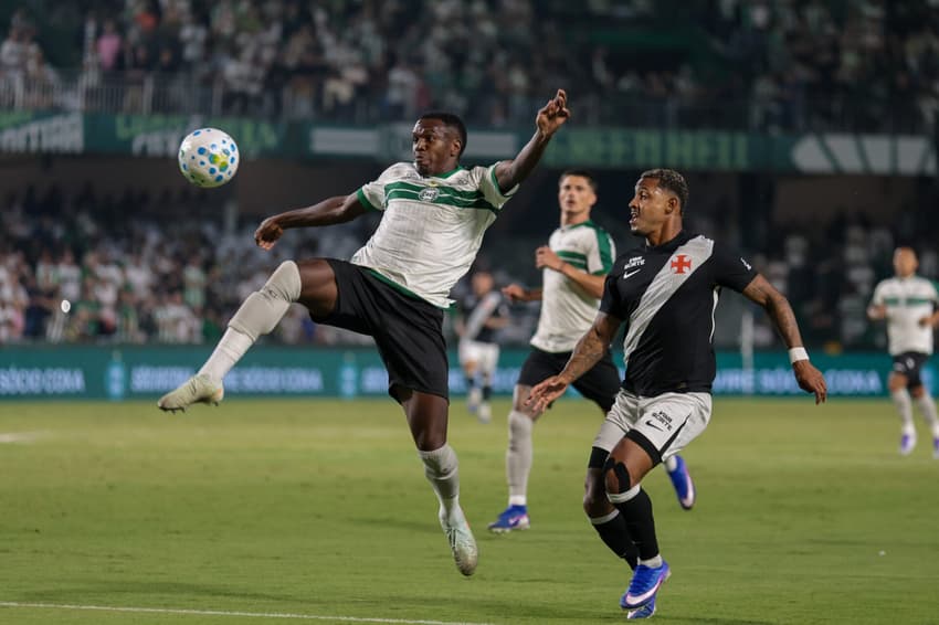 David na partida entre Vasco e Coritba (Foto: Geraldo Bubniak/AGB/Folhapress)