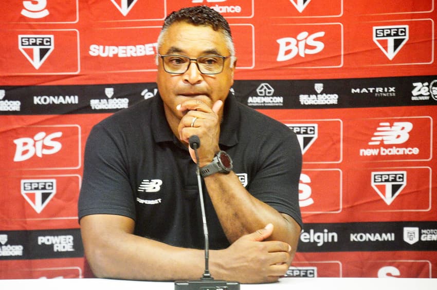 Roger Machado falou sobre escolhas táticas (Foto: Donaldo Hadlich/Código 19/Folhapress)
