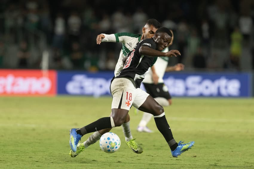 Marino durante partida cotra o Coritiba (Foto: Hedeson Alves/AGIF/Folhapress)
