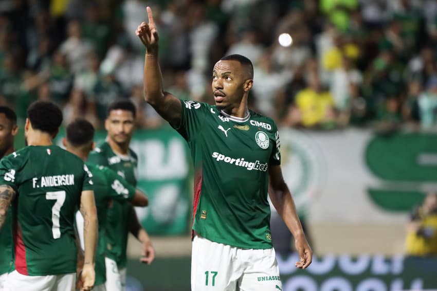 Marlon Freitas, volante do Palmeiras, comemora gol marcado