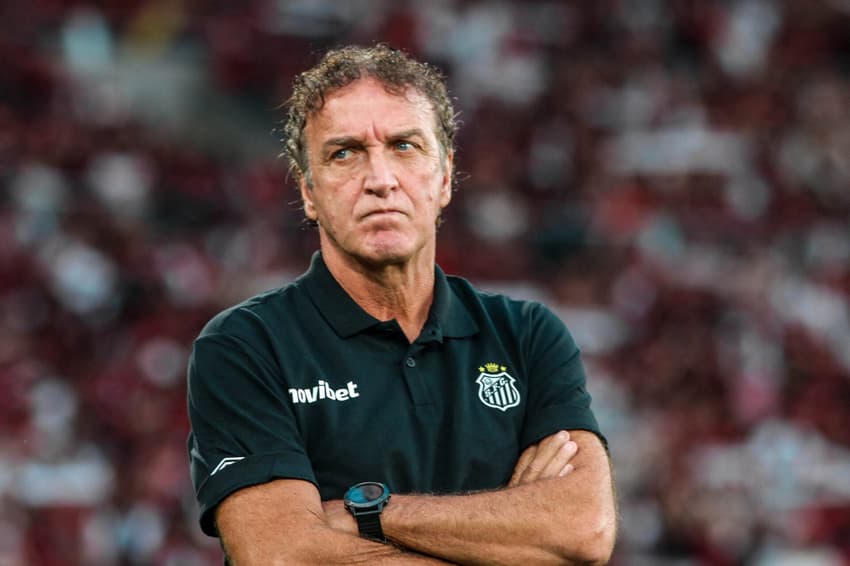 O técnico Cuca sofreu a primeira derrota no comando do Santos diante do Flamengo. (Foto: Juliandresson SIlva/Photo Premium/Folhapress)