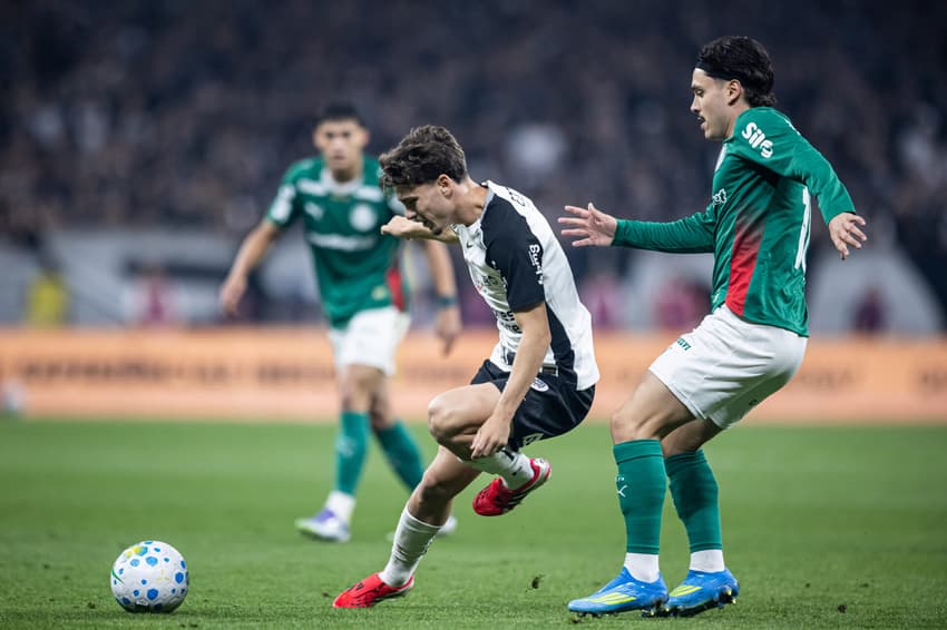 Breno Bidon foi um dos jogadores agredidos, segundo o Corinthians