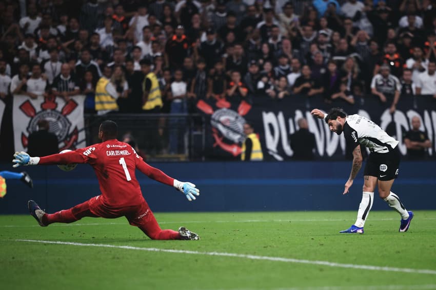 Carlos Miguel durante partida entre Corinthians e Palmeiras, na Neo Química Arena, pelo Campeonato Brasileiro (Foto: Ettore Chiereguini/AGIF/Folhapress)