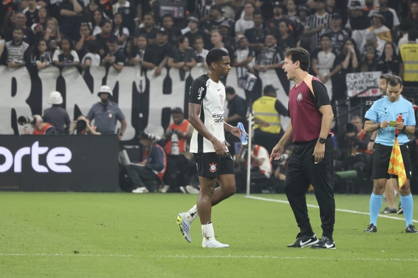 André e Fernando Diniz no clássico contra o Palmeiras (Foto: Leco Viana/Thenews2/Folhapress)