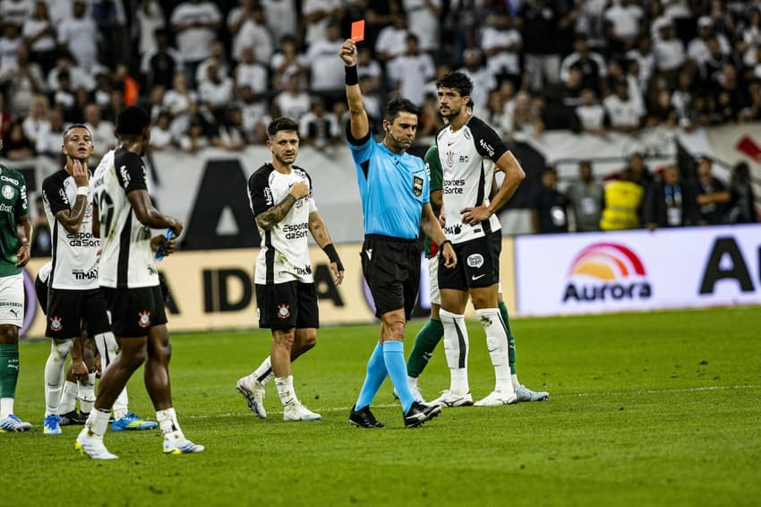 Corinthians x Palmeiras foi marcado por polêmicas (Foto: Pedro Paulo Diaz/Thenews2/Folhapress)