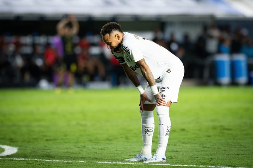Neymar foi titular do duelo entre o Santos e o Deportivo Recoleta, na Vila Belmiro. (Foto: Rebeca Schumacker/Ofotográfico/Folhapress)