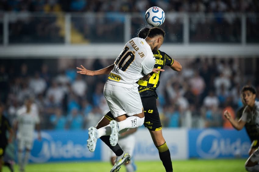 Santos fica no empate por 1 a 1 diante do Recoleta, na Vila Belmiro. (Foto: Rebeca Schumacker/Ofotográfico/Folhapress)