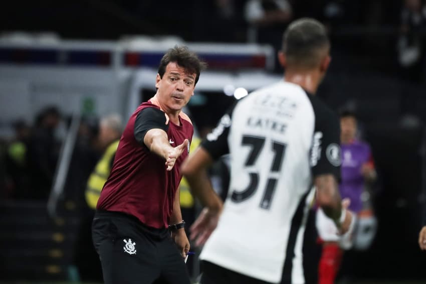 Fernando Diniz segue invicto no Corinthians (Foto: Marina Uezima/Brazil Photo Press/Folhapress)