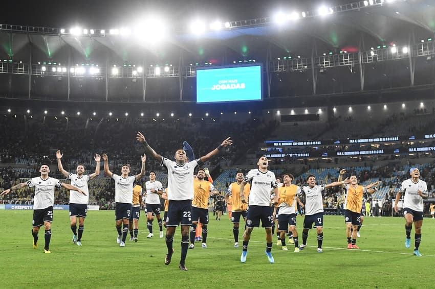 Alex Arce, ex-alvo de Corinthians e Palmeiras, decidiu jogo contra o Fluminense (Foto: Alexandre Durão/Zimel Press/Folhapress)