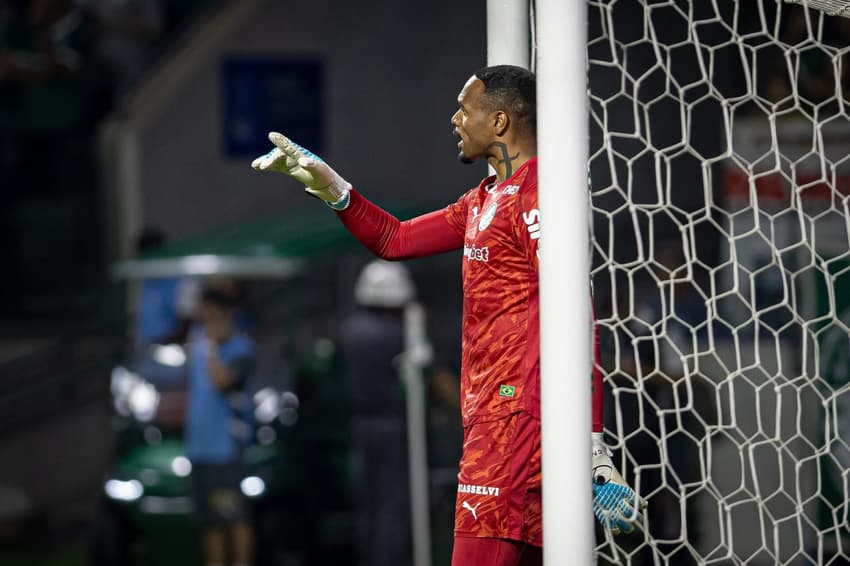 Goleiro Carlos Miguel durante a partida entre Palmeiras e Sporting Cristal (Foto: Phd Press/Thenews2/Folhapress)
