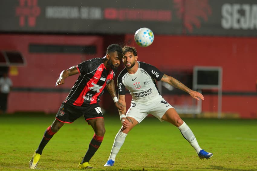 Vitória e Corinthians fizeram jogo morno no Barradão (Foto: Walmir Cirne/AGIF/Folhapress)