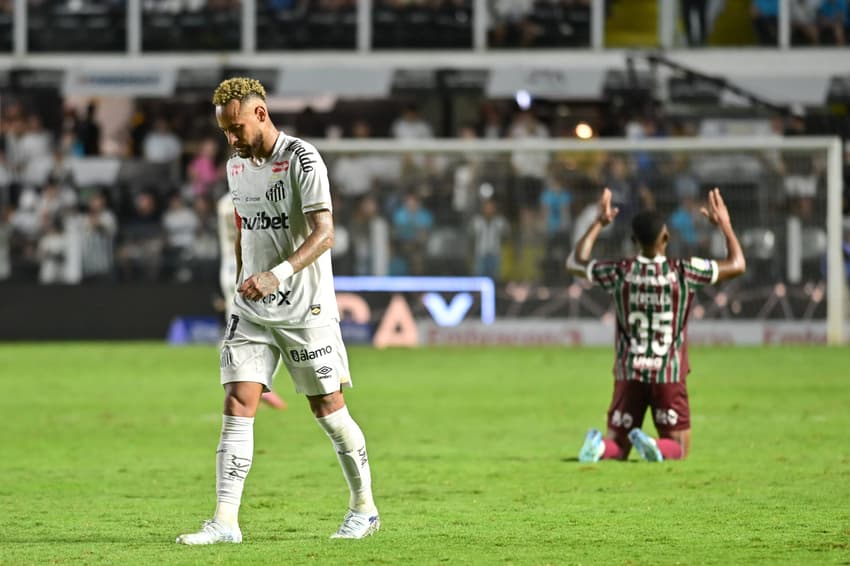 Santos perdeu por 3 a 2 (Foto: Jota Erre/AGIF/Folhapress)