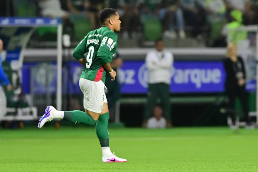 Vitor Roque durante vitória do Palmeiras sobre o Athletico por 1 a 0 (Foto: Eduardo Carmim/Photo Premium/Folhapress)