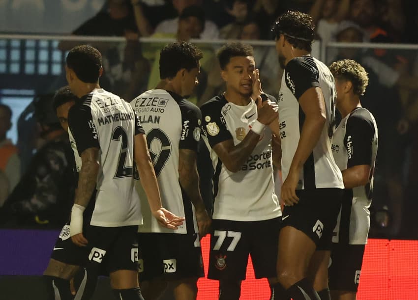 Barra e Corinthians pela Copa do Brasil (Foto: Ricardo Trida/ UAI Foto/Folhapress)