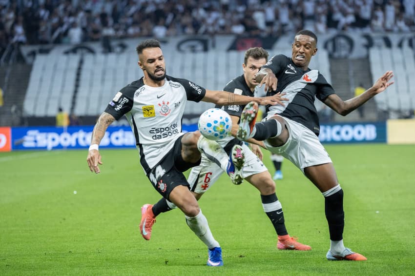 'Continuo amando a torcida', diz Raniele após cobranças de Organizadas do Corinthians