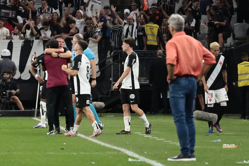Fernando Diniz soma seis jogos sem sofrer gols no Corinthians (Foto: Peter Leone/Ofotográfico/Folhapress)