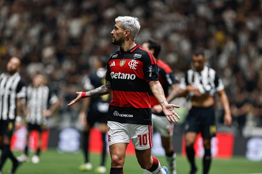O Flamengo goleou o Atlético Mineiro na Arena MRV pela 13ª rodada do Brasileirão (Foto: Weziopress/Thenews2/Folhapress)