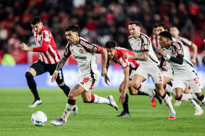 Arrascaeta em Estudiantes x Flamengo (Foto: Adriano Fontes/Flamengo)