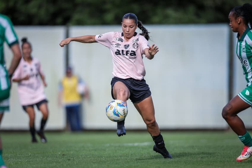 RS - ESPORTES/GAUCHÃO FEMININO - Lance da partida Grêmio x Juventude, no Complexo da Ulbra, em Canoas, na data de 11/10/2025, válida pelo Campeonato Gaúcho Feminino 2025. FOTO: CAROLINE MOTTA/GRÊMIO FBPA