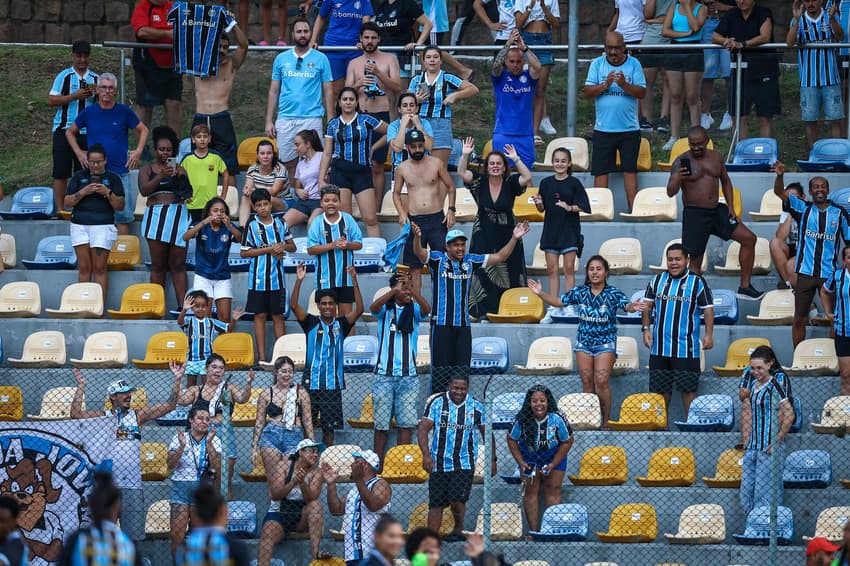 Torcida do Grêmio durante Gre-Nal Feminino. (Foto: Lucas Uebel / Grêmio FBPA)