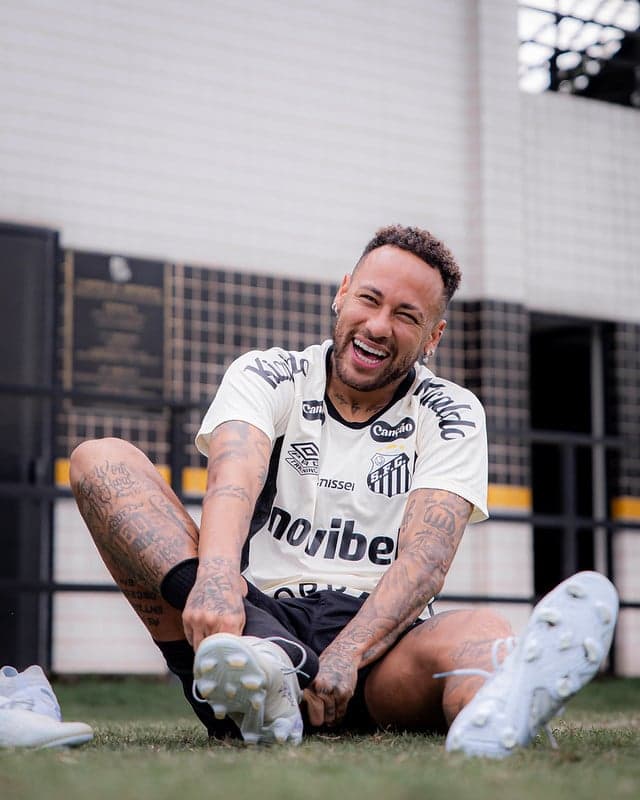 Neymar treina no CT Rei Pelé focado no duelo contra o Remo. (Foto: Raul Baretta/ Santos FC)